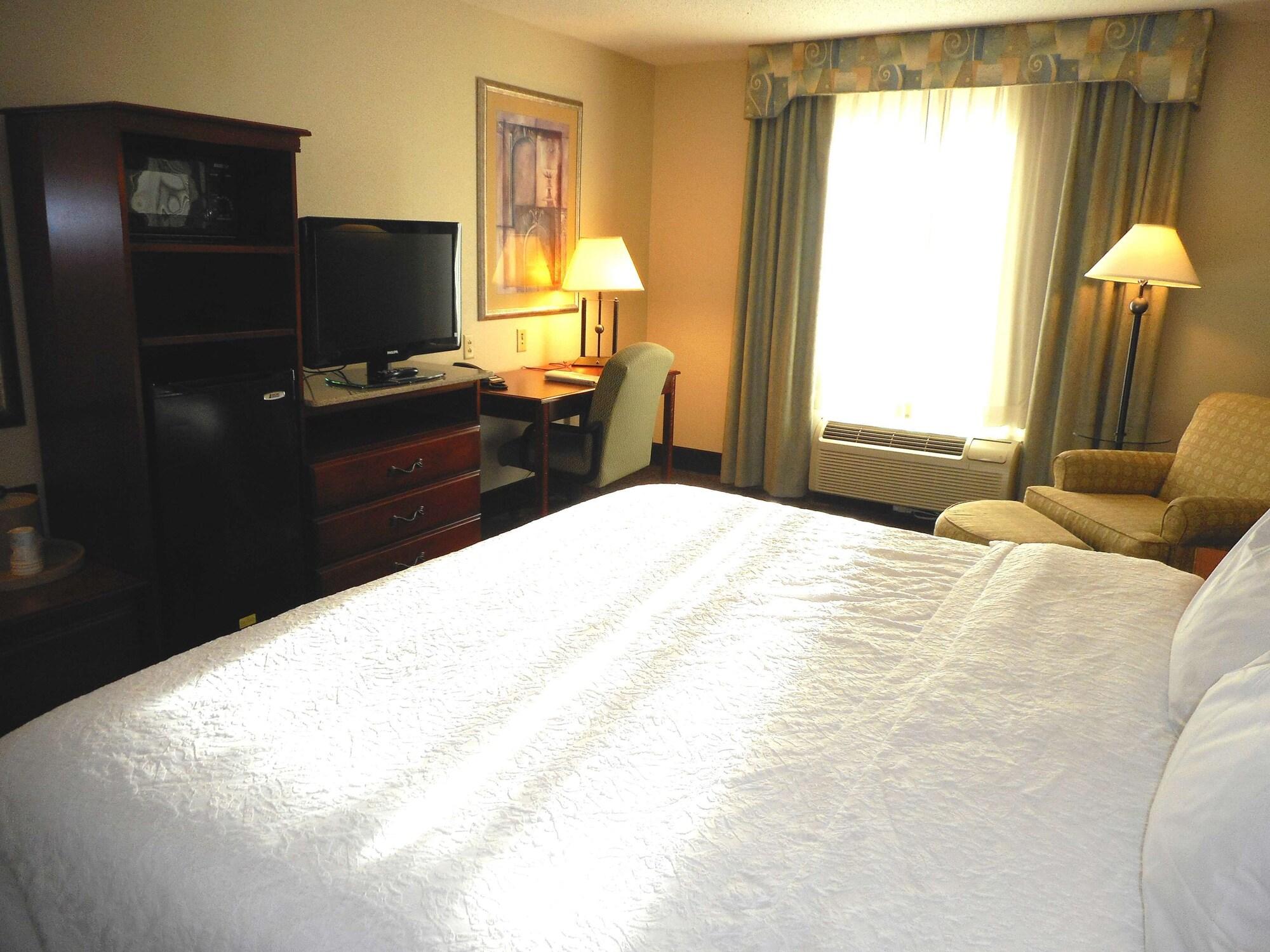Hampton Inn Ithaca Exterior photo