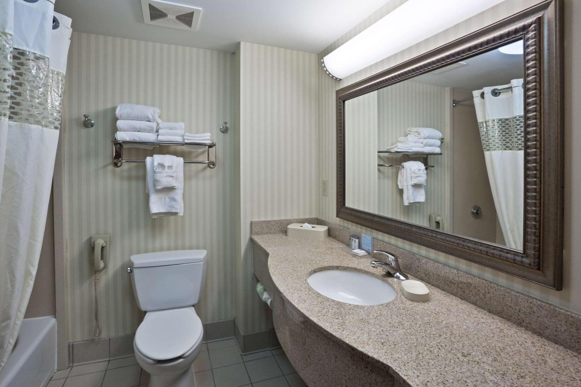 Hampton Inn Ithaca Exterior photo