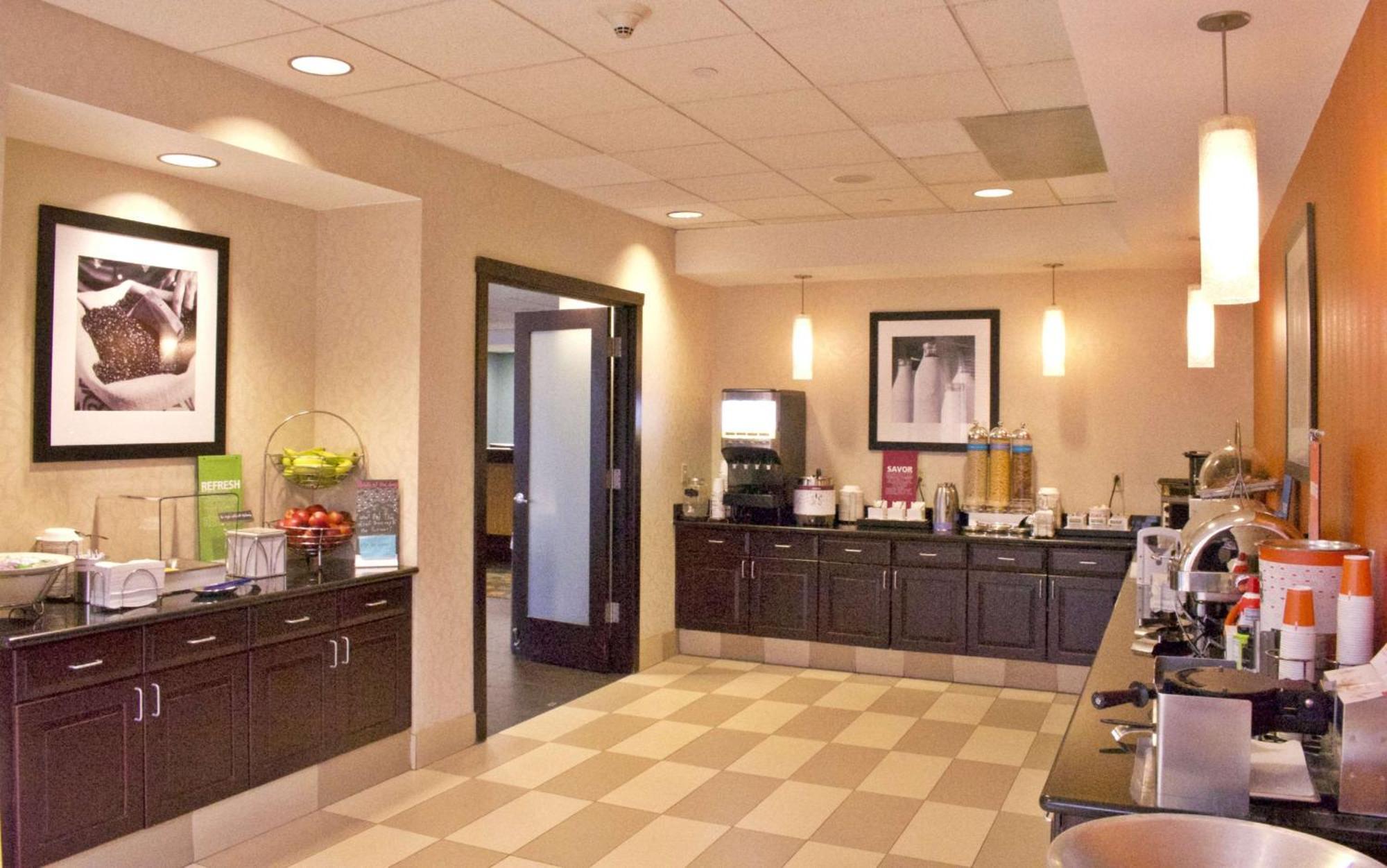 Hampton Inn Ithaca Exterior photo