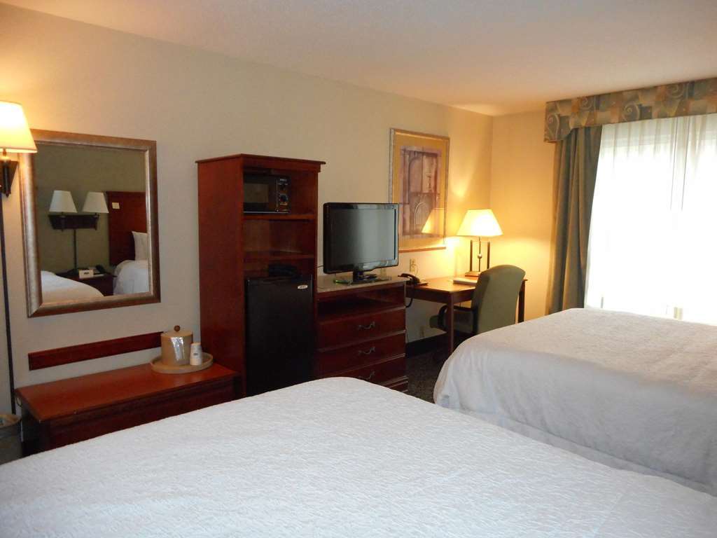 Hampton Inn Ithaca Room photo