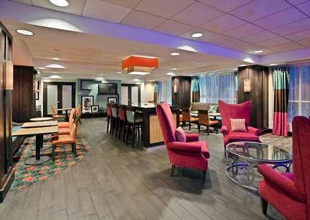 Hampton Inn Ithaca Exterior photo